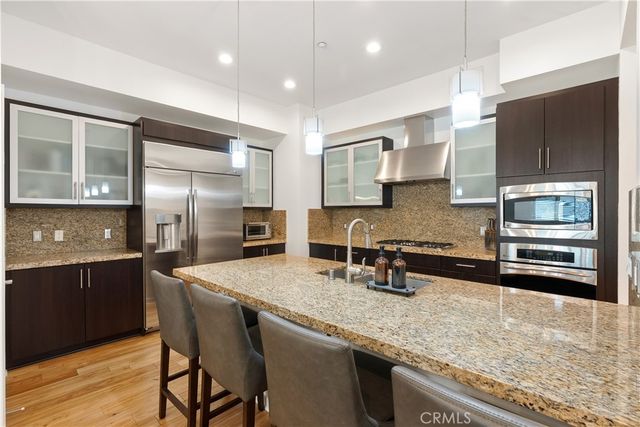21 Gramercy 102, Irvine, CA 92612