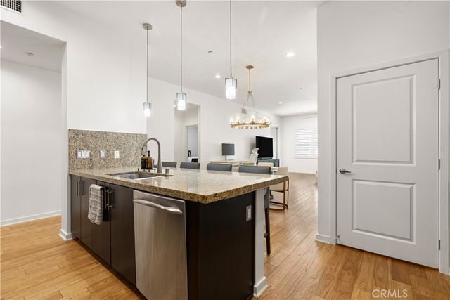 21 Gramercy 102, Irvine, CA 92612
