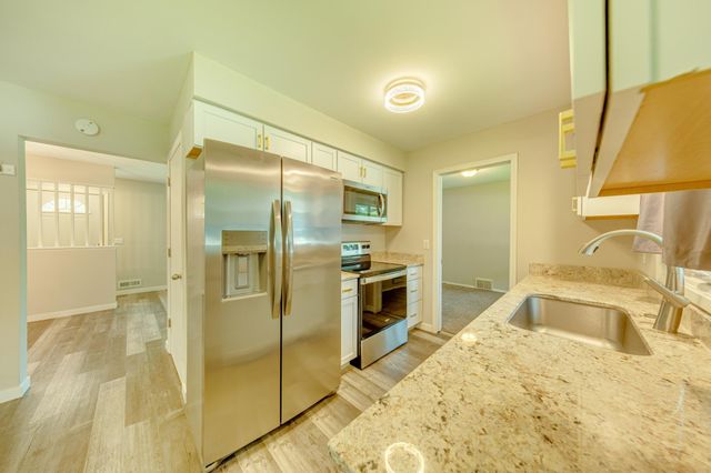 7840 Winsdale Street N, Golden Valley, MN 55427