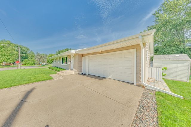 7840 Winsdale Street N, Golden Valley, MN 55427