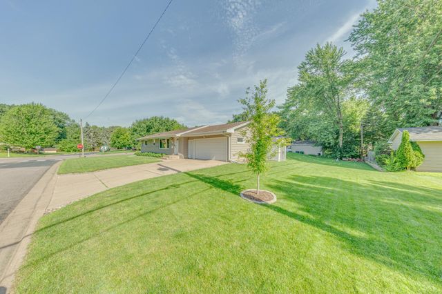 7840 Winsdale Street N, Golden Valley, MN 55427