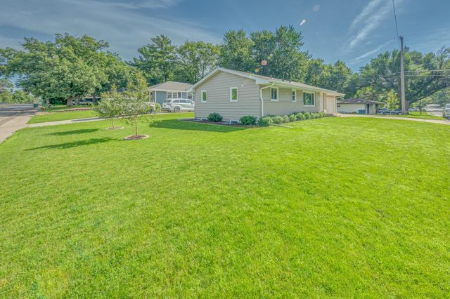 7840 Winsdale Street N, Golden Valley, MN 55427