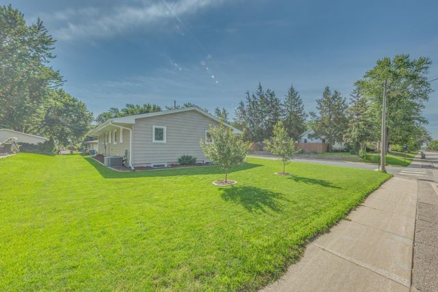7840 Winsdale Street N, Golden Valley, MN 55427