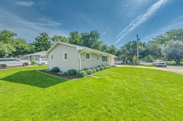 7840 Winsdale Street N, Golden Valley, MN 55427