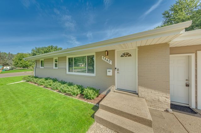 7840 Winsdale Street N, Golden Valley, MN 55427
