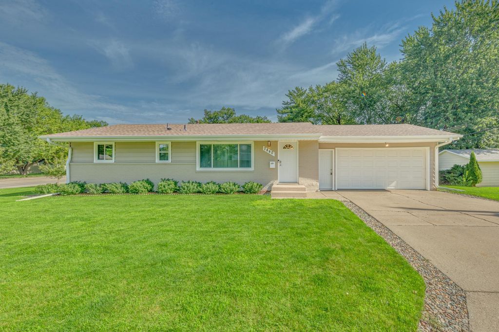 7840 Winsdale Street N, Golden Valley, MN 55427