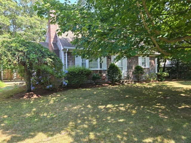 270 Old Strawberry Hill Rd, Barnstable, MA 02601