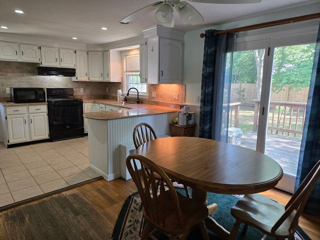 270 Old Strawberry Hill Rd, Barnstable, MA 02601
