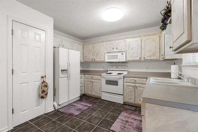 130 Orchard Way SE, Calhoun, GA 30701