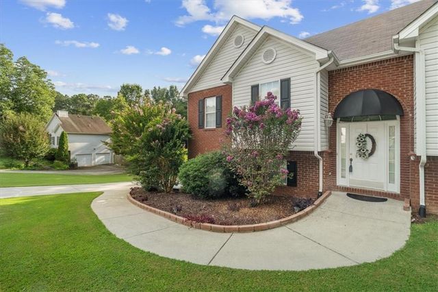 130 Orchard Way SE, Calhoun, GA 30701
