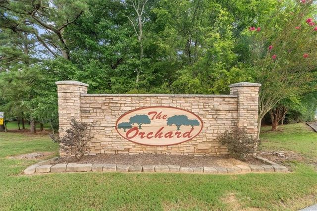 130 Orchard Way SE, Calhoun, GA 30701