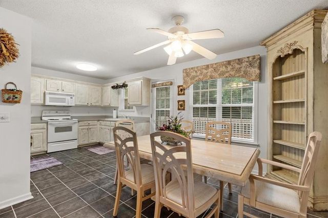 130 Orchard Way SE, Calhoun, GA 30701