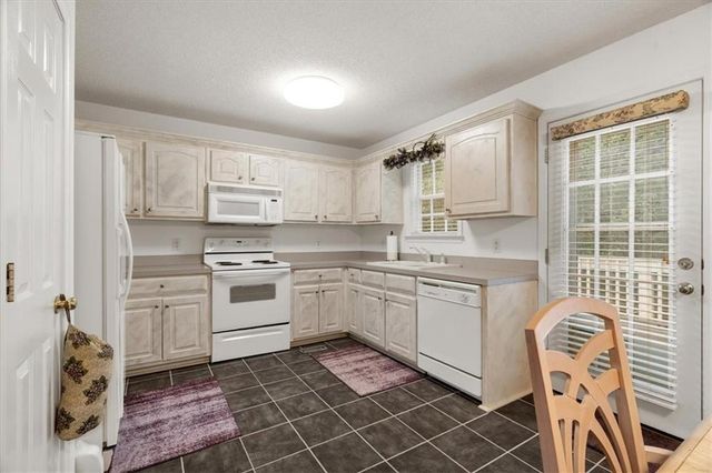 130 Orchard Way SE, Calhoun, GA 30701