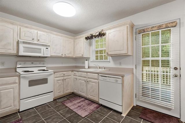 130 Orchard Way SE, Calhoun, GA 30701