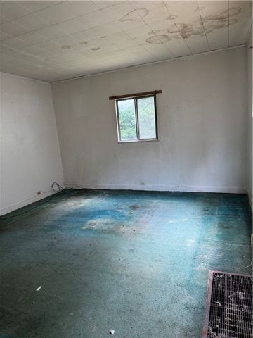 1042 Hays Ln, Munhall, PA 15120