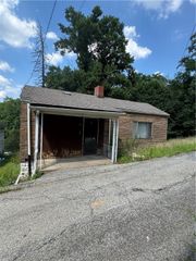 1042 Hays Ln, Munhall, PA 15120