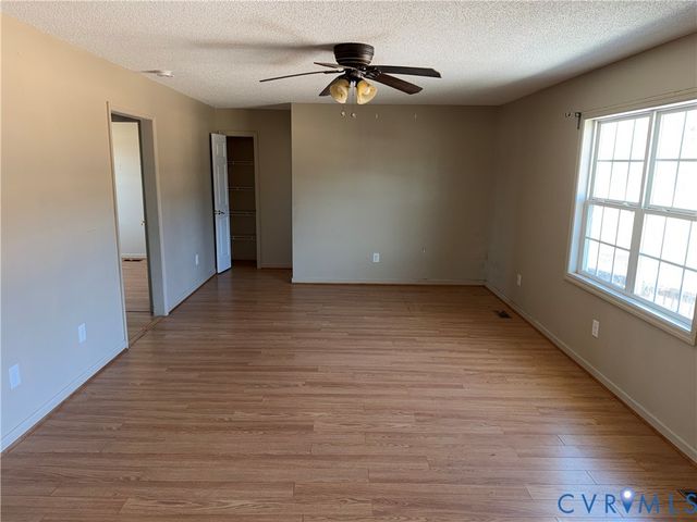 1362 Little Low Ground Rd, Emporia, VA 23847