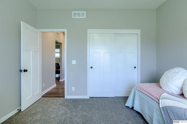 12047 S 45th Avenue, Bellevue, NE 68133