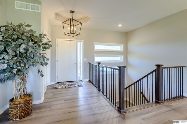 12047 S 45th Avenue, Bellevue, NE 68133