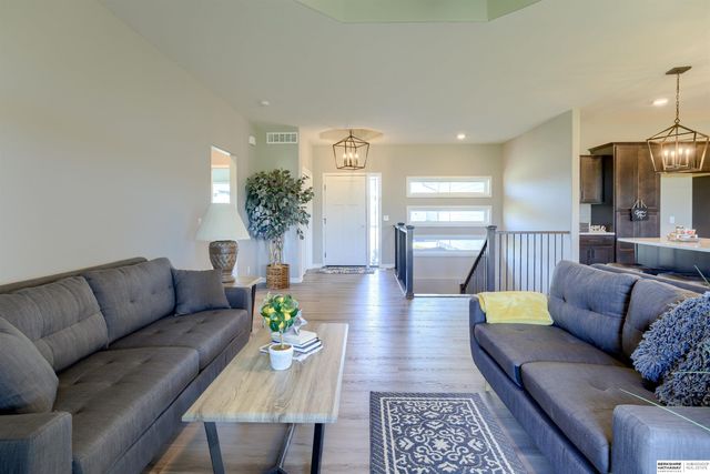 12047 S 45th Avenue, Bellevue, NE 68133