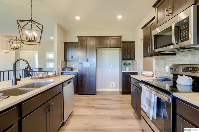 12047 S 45th Avenue, Bellevue, NE 68133