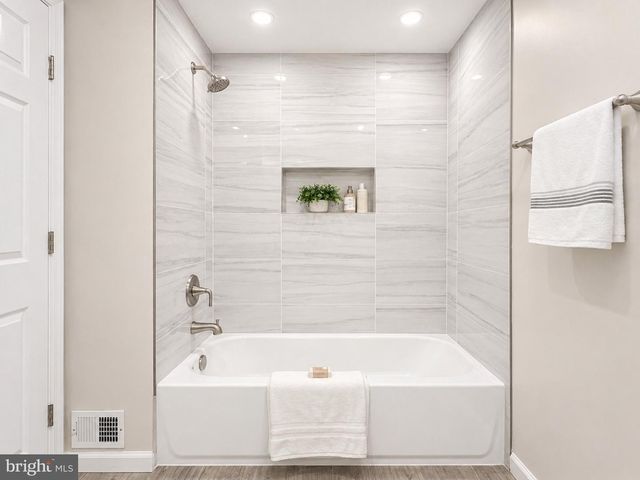 10180 SASSAFRAS WOODS CT, Burke, VA 22015
