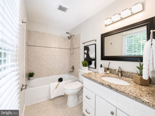 10180 SASSAFRAS WOODS CT, Burke, VA 22015