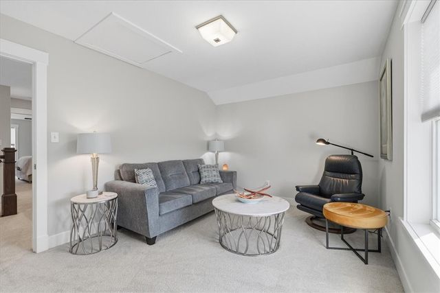 328 Maid Marion Ln, Canonsburg, PA 15317