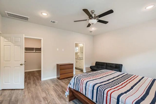 4834 Van Fleet Street, Houston, TX 77033
