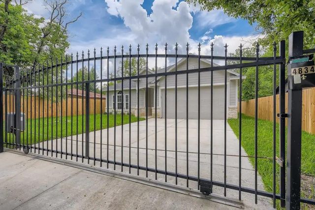 4834 Van Fleet Street, Houston, TX 77033