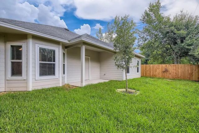4834 Van Fleet Street, Houston, TX 77033