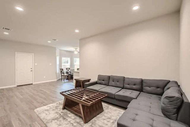 4834 Van Fleet Street, Houston, TX 77033