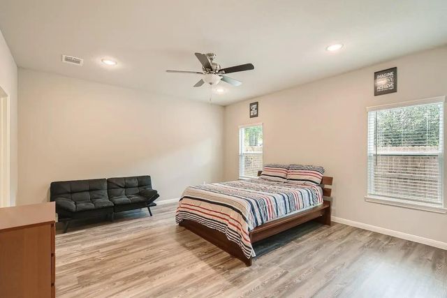 4834 Van Fleet Street, Houston, TX 77033