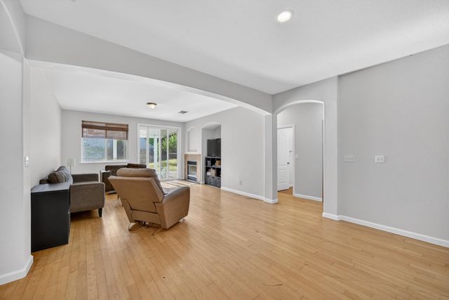 9200 Earl Fife Dr, Elk Grove, CA 95624