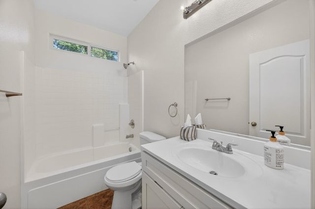 9200 Earl Fife Dr, Elk Grove, CA 95624