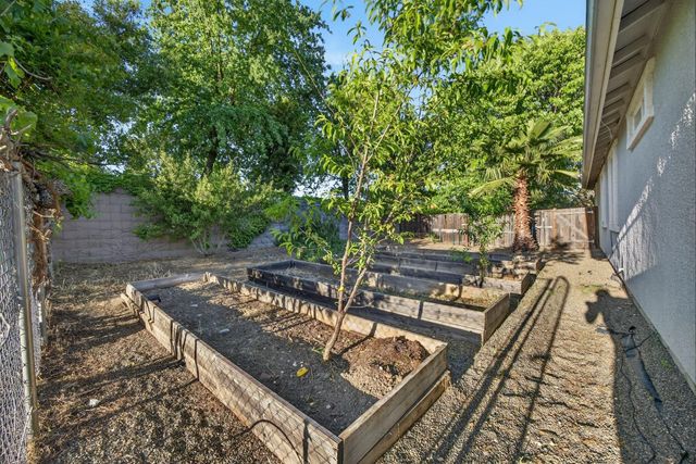 9200 Earl Fife Dr, Elk Grove, CA 95624