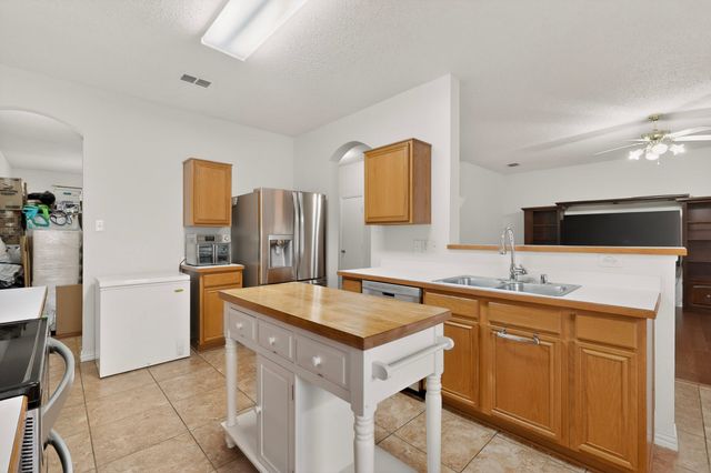 317 E Clover Park Drive, Fort Worth, TX 76140