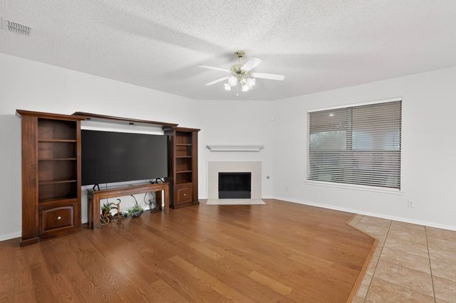 317 E Clover Park Drive, Fort Worth, TX 76140