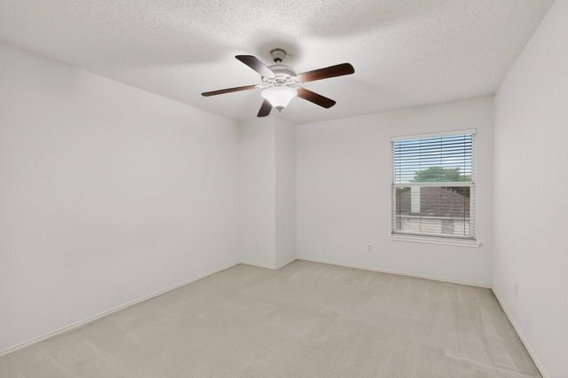 317 E Clover Park Drive, Fort Worth, TX 76140