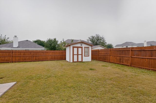 317 E Clover Park Drive, Fort Worth, TX 76140