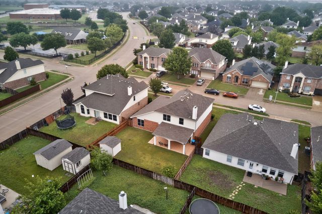 317 E Clover Park Drive, Fort Worth, TX 76140