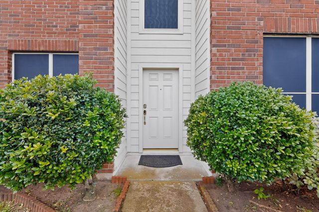 317 E Clover Park Drive, Fort Worth, TX 76140