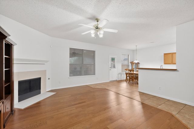 317 E Clover Park Drive, Fort Worth, TX 76140