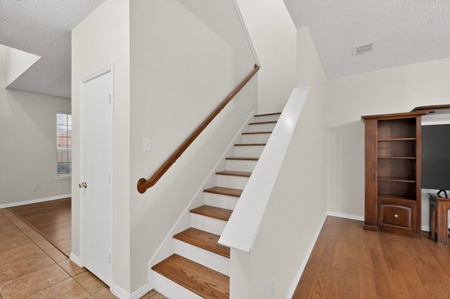 317 E Clover Park Drive, Fort Worth, TX 76140