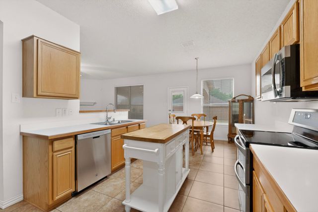 317 E Clover Park Drive, Fort Worth, TX 76140