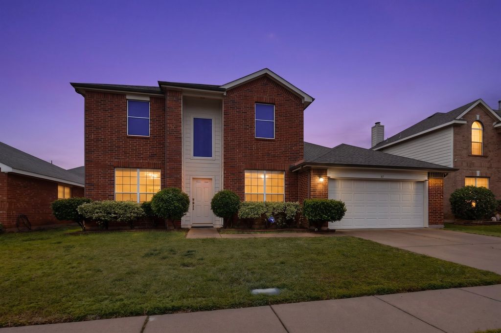 317 E Clover Park Drive, Fort Worth, TX 76140