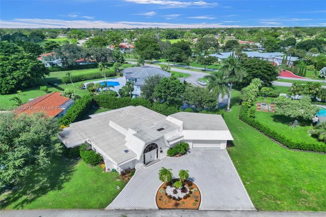 5709 Bamboo Cir., Tamarac, FL 33319