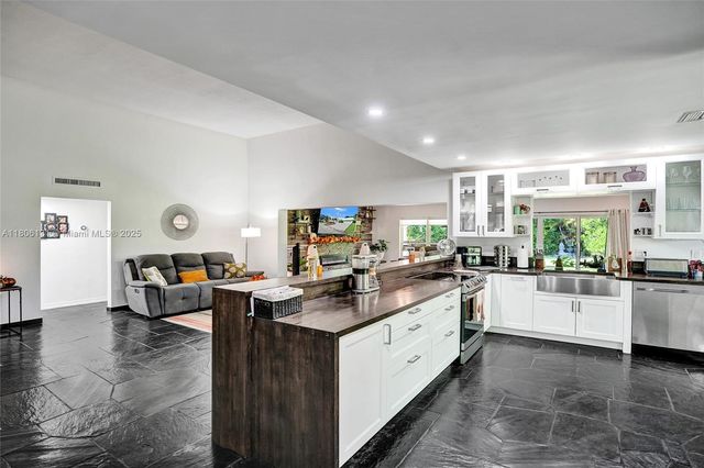 5709 Bamboo Cir., Tamarac, FL 33319