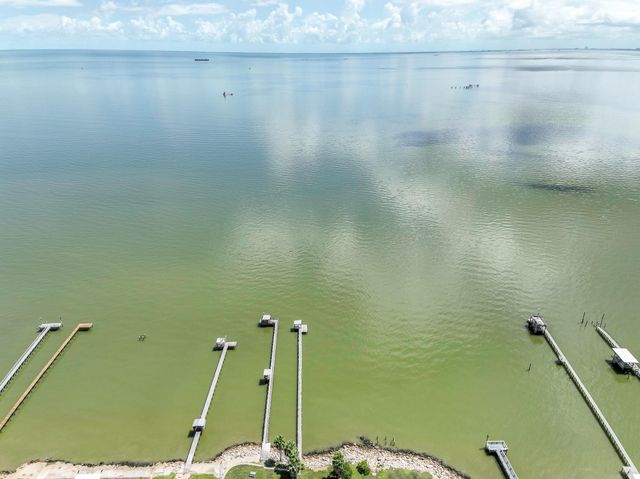 822 5th Street, San Leon, TX 77539