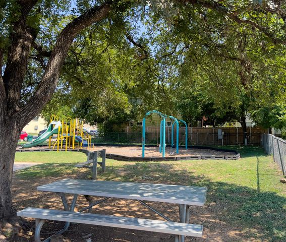 9901 Roxanna DR A, Austin, TX 78748